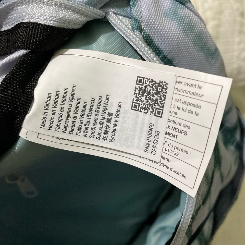 Sold New KAVU Rope Sling Bag Crossbody Backpack 🎒Ocean Dye color Multi NWT - Picture 11 of 11